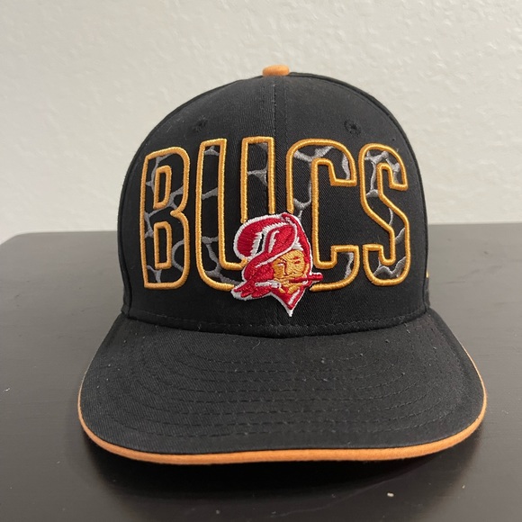 New Era Tampa Bay Bucs SnapBack - Picture 1 of 2